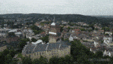 an aerial view of a city with karls vliegmachine written on the bottom right