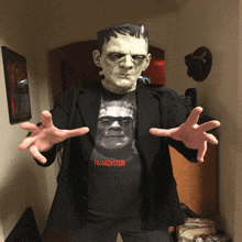 Monster Frankenstein GIF - Monster Frankenstein Grabbing GIFs