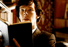 Reading Benedict Cumberbatch GIF - Reading Benedict Cumberbatch Sherlock GIFs