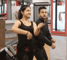 Pull The Rope Couple GIF - Pull The Rope Couple Warm Up GIFs