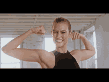 Karlie Kloss Flexing GIF - Karlie Kloss Flexing Smile GIFs