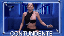 a woman sitting on a couch with the words " contundente " on the bottom right