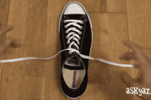 tie shoelaces how to