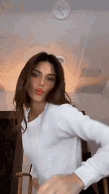 Kendall Jenner Pretty GIF - Kendall Jenner Pretty Pose GIFs