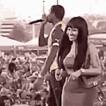 Nicki Mi Nicki Purse GIF - Nicki Mi Nicki Purse Nicki Stage GIFs