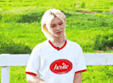 a man wearing a white shirt that says herite