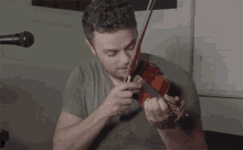 musician violinist