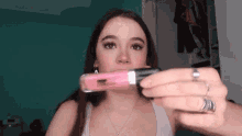 Shows Lip Gloss Fiona Frills GIF - Shows Lip Gloss Fiona Frills Fiona Frills Vlog GIFs