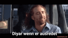 a man with long hair and a beard is smiling and saying " diyar wenn er ausredet " .