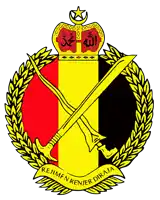 a yellow emblem with two crossed swords and the words " rejimen renjer diraja " on the bottom