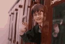 บาย GIF - Harry Potter Train Wave GIFs