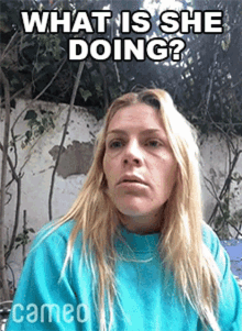 What Is She Doing Elizabeth Jean Philipps GIF - What Is She Doing Elizabeth Jean Philipps Busy Philipps GIFs