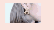 耳環告訴你現在幾點 Earrings That Tells Time GIF - 耳環earing Earring Earrings GIFs