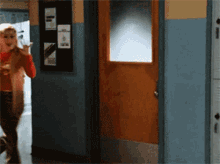 Mary Cherry Scared GIF - Mary Cherry Scared Run GIFs