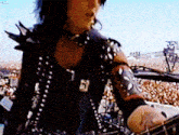 a blurry picture of a person playing a guitar with the letter e on their chest