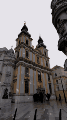 Budapest Egyetem GIF - Budapest Egyetem Church GIFs