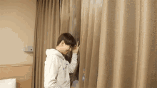 Peeping Tom Caught GIF - Peeping Tom Caught Hyuk GIFs