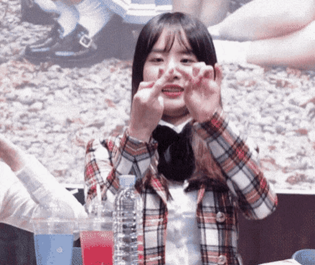 Seola Middle Finger Seola GIF - Seola Middle Finger Seola Middle Finger GIFs