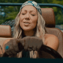 Singing Colbie Caillat GIF - Singing Colbie Caillat I'Ll Be Here Song GIFs