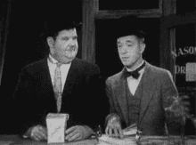 Stanlio GIF - Stan Laurel Oliver Hardy Angry GIFs