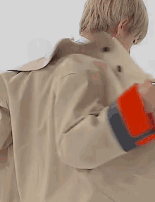 달려라 방탄 달려라방탄 옷 훌렁 코트 재킷 김태형 태형 방탄소년단 GIF