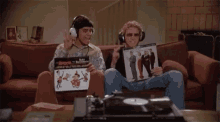 That70s Show Listening To Music GIF - That70s Show Listening To Music Wilmer Valderrama GIFs