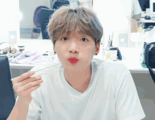 Sewoon Eating GIF - Sewoon Eating Jeong Sewoon GIFs