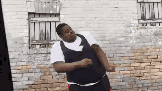 fat-guy-dance-meme.gif