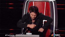 Hop Out Of The Seat Niall Horan GIF - Hop Out Of The Seat Niall Horan The Voice GIFs