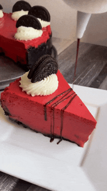 Red Velvet Oreo Cheesecake Dessert GIF - Red Velvet Oreo Cheesecake Cheesecake Red Velvet GIFs