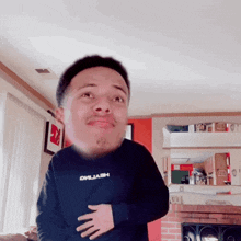 a man wearing a black shirt that says owlash