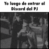a black and white photo with the words yo luego de entrar al discord del pj on the bottom