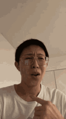 藝寶 GIF
