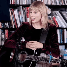 Taylor Swift Guitar GIF - Taylor Swift Guitar Book GIFs