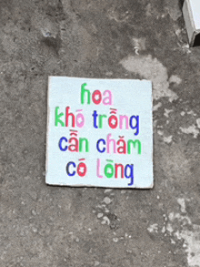 a sign that says hoa kho trong can cham co lang