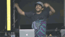Dj Jamming Out GIF - Dj Jamming Out Performing GIFs