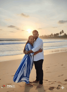 a man and woman hugging on a beach with a tcl20 display on the bottom right