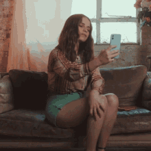 Gabrielle Aplin Selfie GIF - Gabrielle Aplin Selfie Camera GIFs