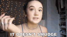 It Doesnt Smudge Fiona Frills GIF - It Doesnt Smudge Fiona Frills It Stays Sharp GIFs