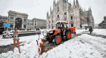 Camminata In Duomo Con La Neve GIF
