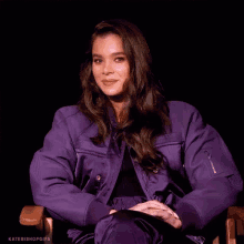 hailee steinfeld smile wink point you right