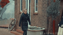 Lucy Beaumont Taskmaster GIF - Lucy Beaumont Taskmaster Mannequin GIFs