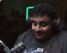 a man wearing headphones and a shirt that says 1986