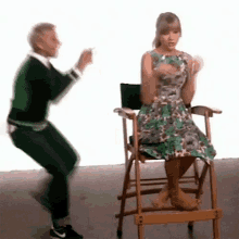 Ellen And Taylor GIF - Taylor Swift Ellen De Generes Prank GIFs