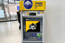 an atm machine has a screen that says banko mat