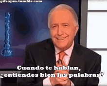 a man in a suit and tie is smiling and says cuando te hablan entiendes bien las palabras