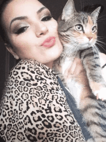 A7 Cat GIF - A7 Cat Selfie With Cat GIFs