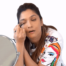 applying eyeliner ankita lokhande pinkvilla applying makeup putting on makeup