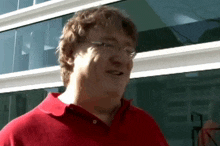 El célebre meme de Gabe Newell preside en forma de mural las oficinas de  Valve - Vandal