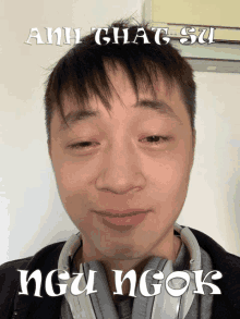 a man wearing headphones is crying with the words anh that su written above him
